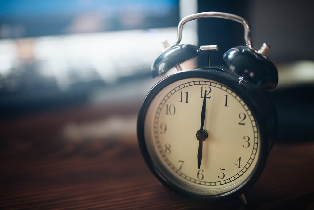 How Early Is Too Early to Waking Up in The Morning?